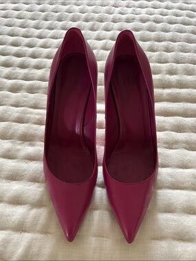 Gucci Women's Pointed Toe Pump